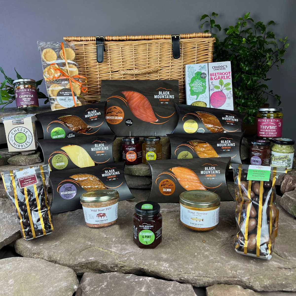 Luxury Picnic Wicker Hamper Luxury Picnic Wicker Hamper