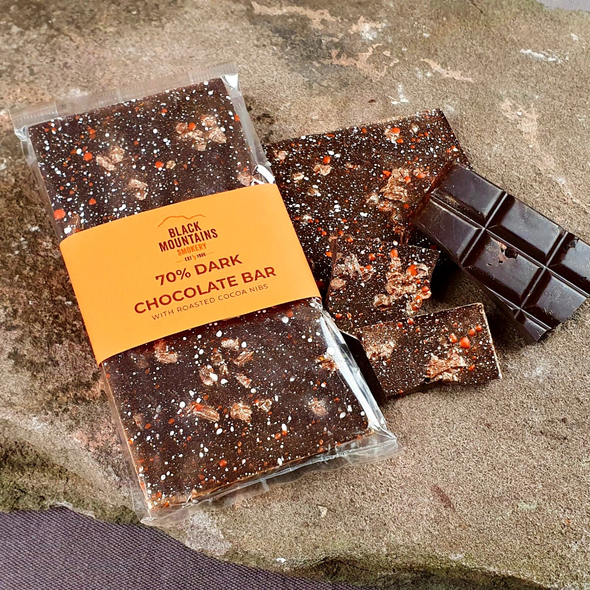 Dark chocolate bar with roasted cocoa nibs 100g Dark chocolate bar with roasted cocoa nibs 100g